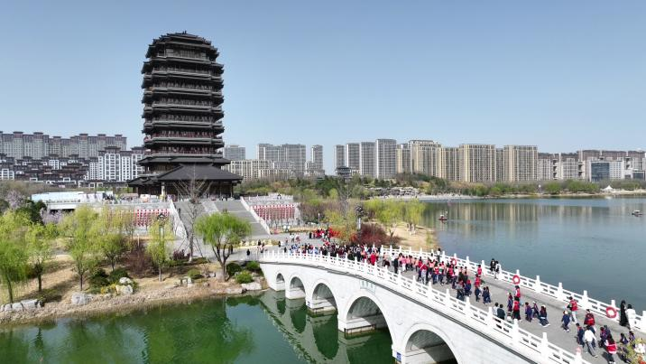 重走长征路不忘长征情山东省淄博市张店区盛湖小学开展缅怀先烈红色